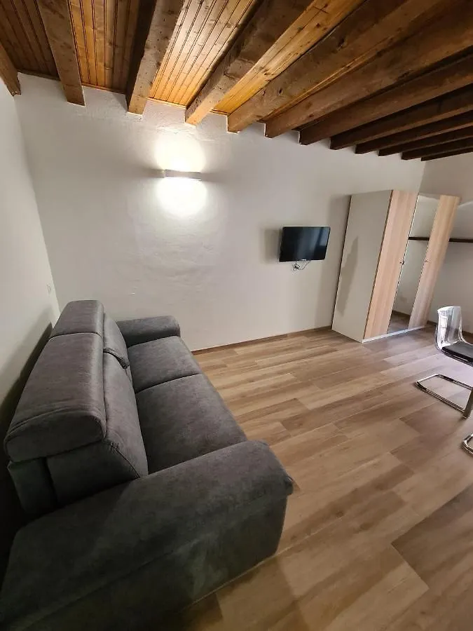 Appartamento Tortona - Milano 0*,  Italia